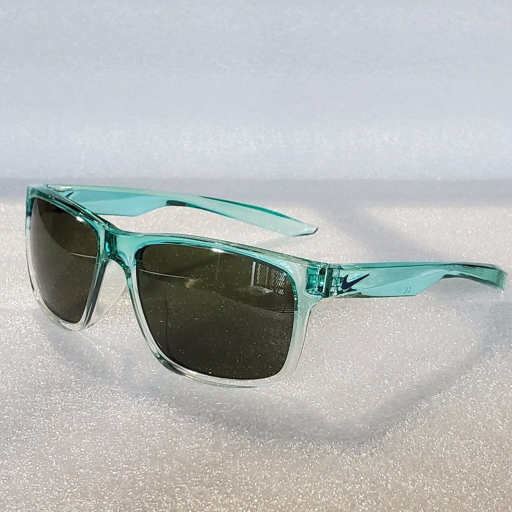 Nike Essential Chaser EV0999 Green Sunglasses New - Picture 2 of 5